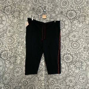 Hush USA Woman’s Medium Capris